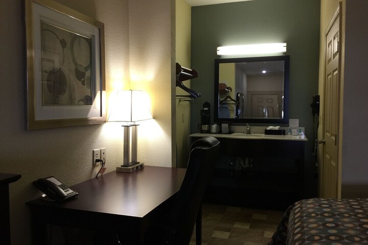 Room 12 of 40