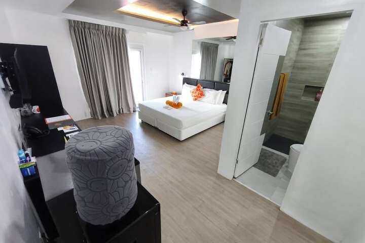 Room 145 of 403