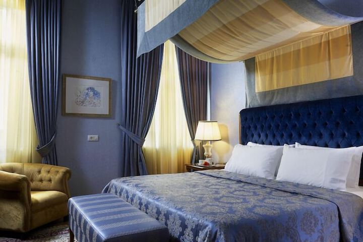 Room 8 of 24