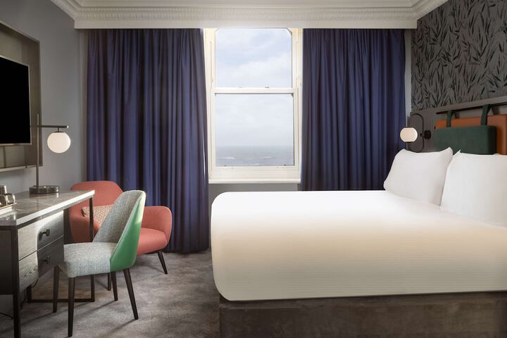 Room 53 of 182