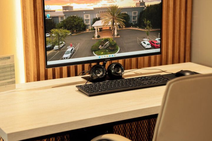 Business Center 88 of 117