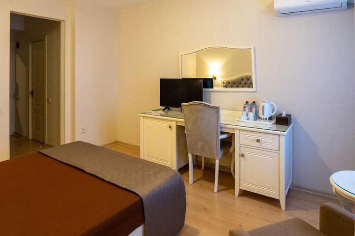 Room 9 of 30