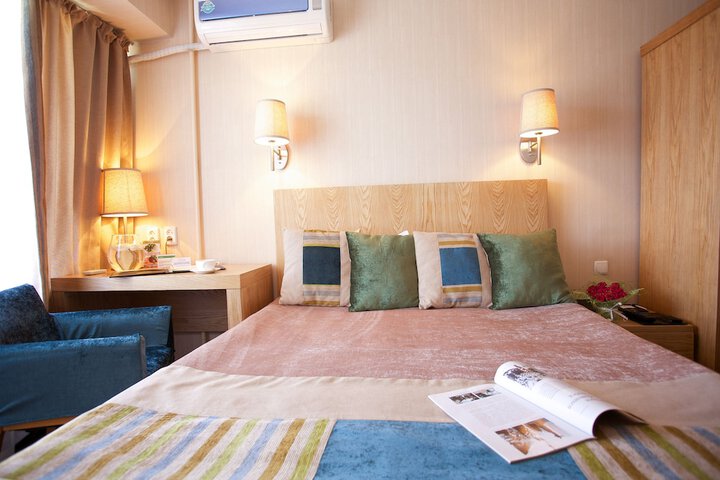 Room 8 of 30