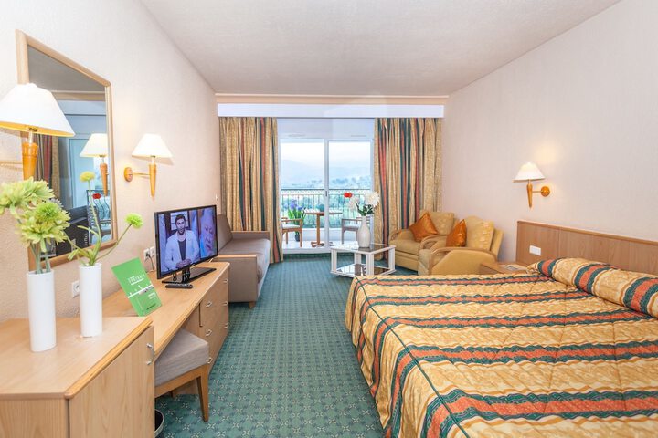 Room 3 of 53