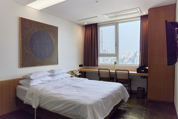 Room 52 of 59