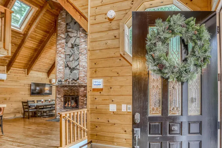 Photo of Huckleberry Mountain Lodge