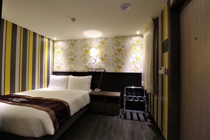 Room 30 of 64