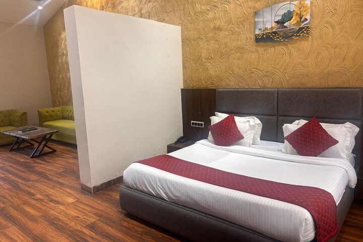 Room 7 of 19