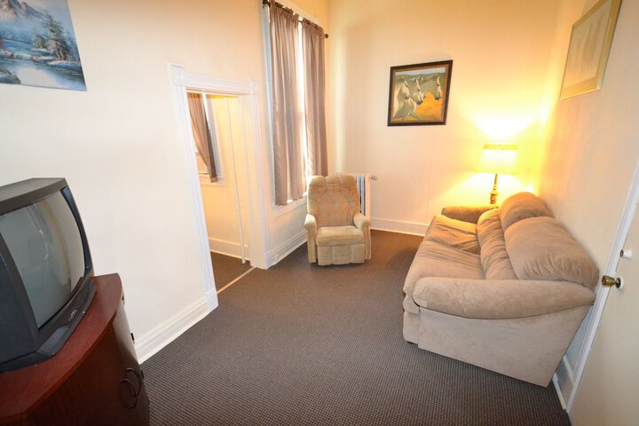 Room 27 of 38