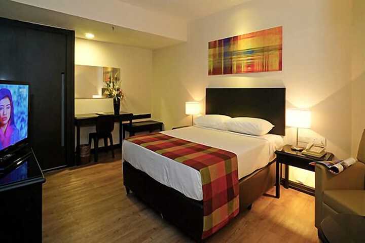 Room 2 of 25
