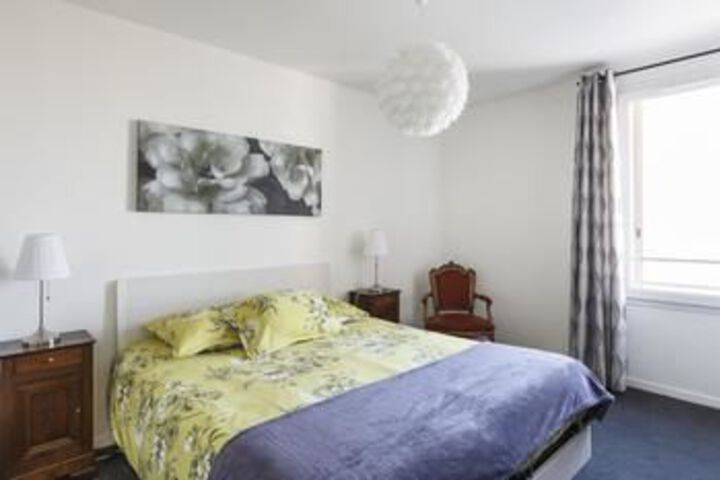 Room 4 of 9