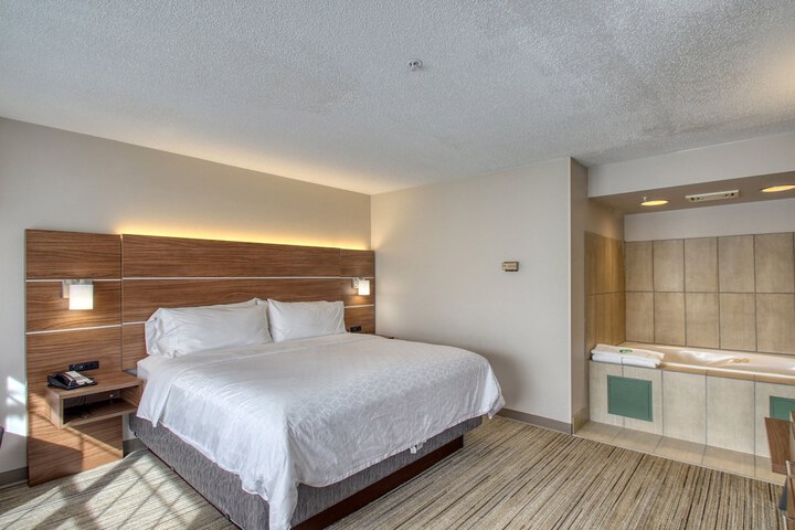 Room 32 of 81