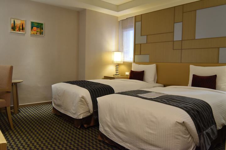 Room 12 of 39
