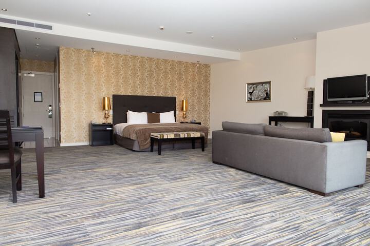 Room 4 of 47