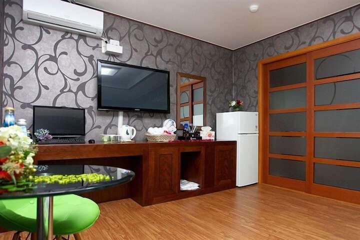 Room 44 of 49