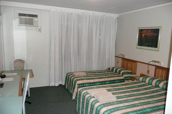 Room 14 of 32