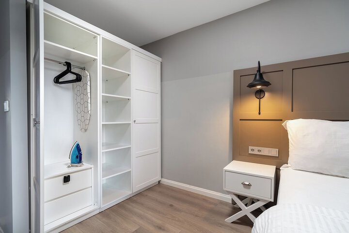Room 6 of 35