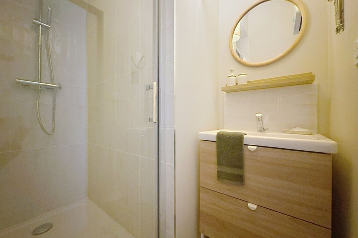Room 12 of 17