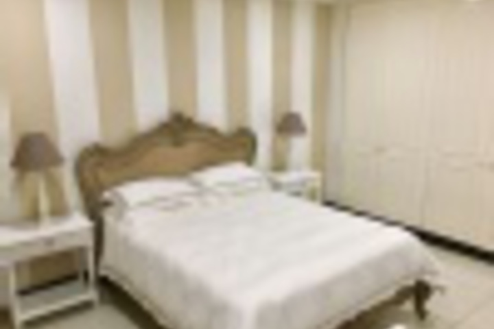 Room 4 of 216