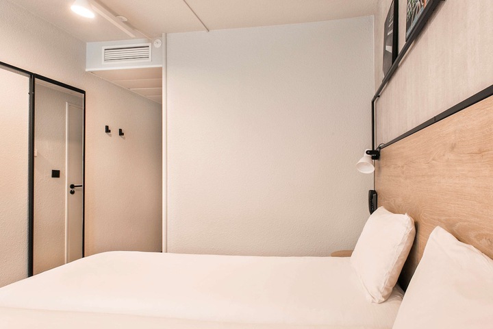 Room 30 of 134