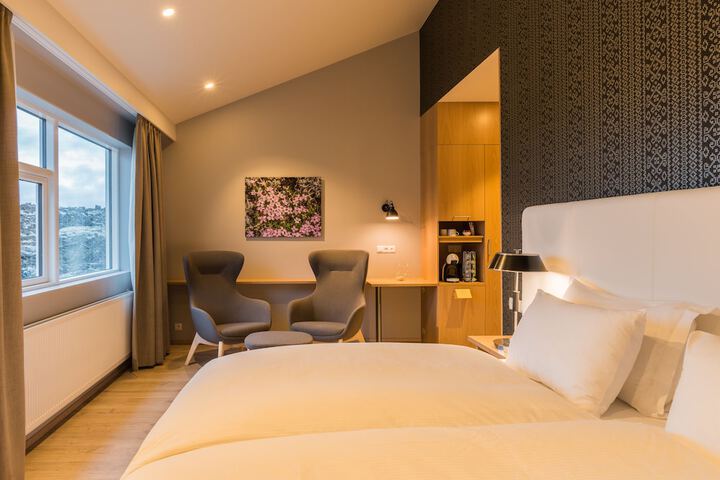 Room 2 of 227