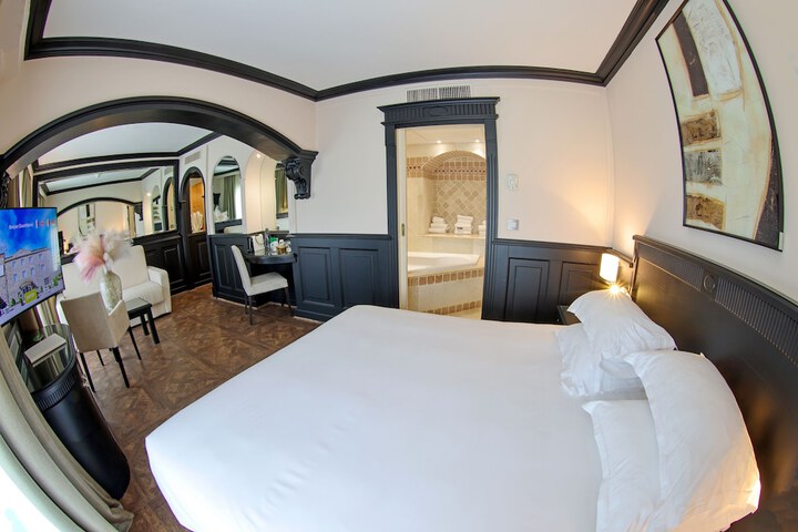 Room 43 of 121