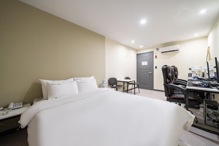 Room 80 of 142