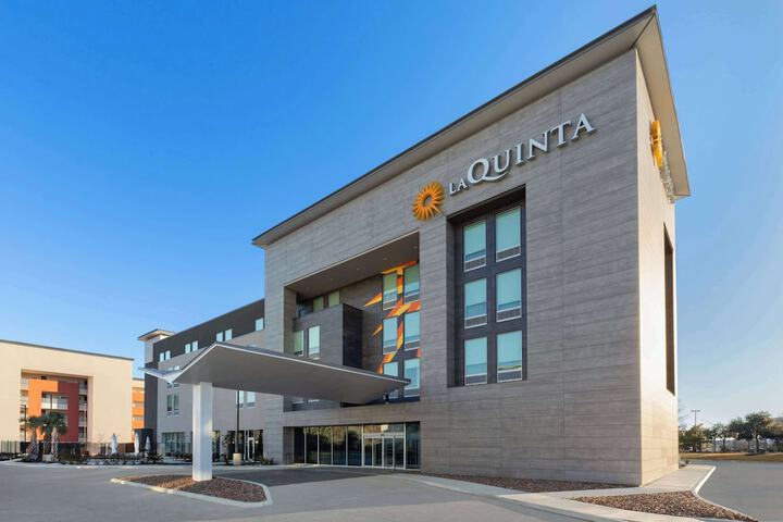 Image of La Quinta Inn & Suites by Wyndham San Antonio at the Rim