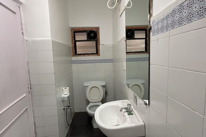 Room 102 of 160