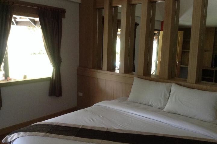 Room 4 of 48