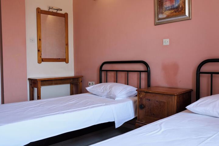 Room 10 of 15