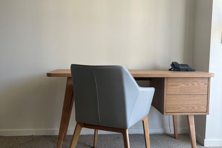 Room 6 of 28