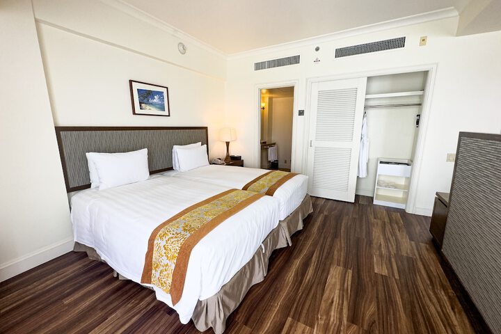 Room 33 of 226