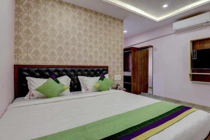 Room 11 of 26