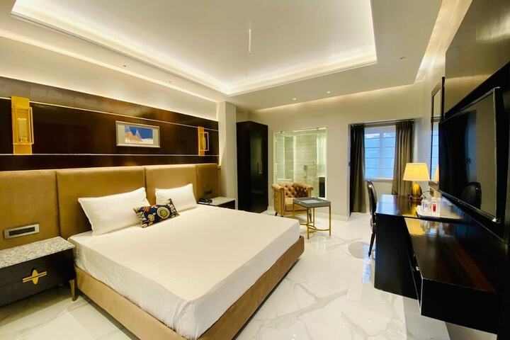 Room 30 of 63