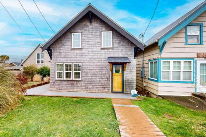 Rockaway Beach Bungalow in Rockaway Beach, OR