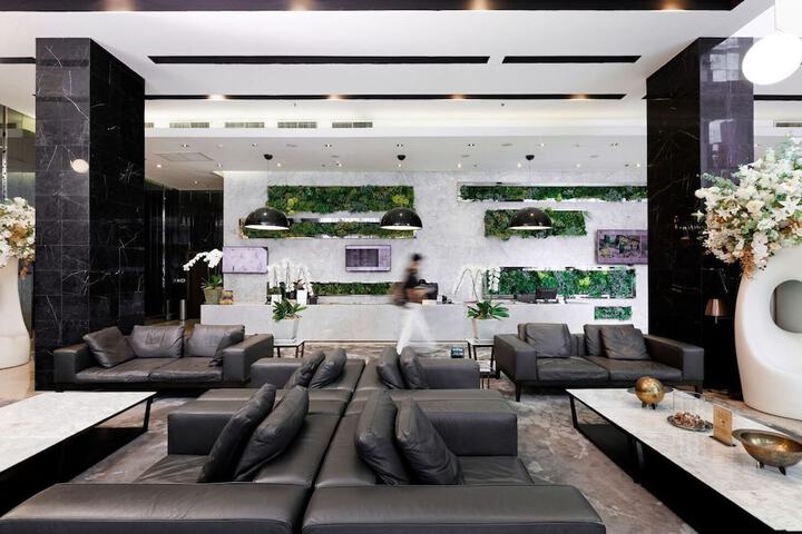 Entrance & Lobby