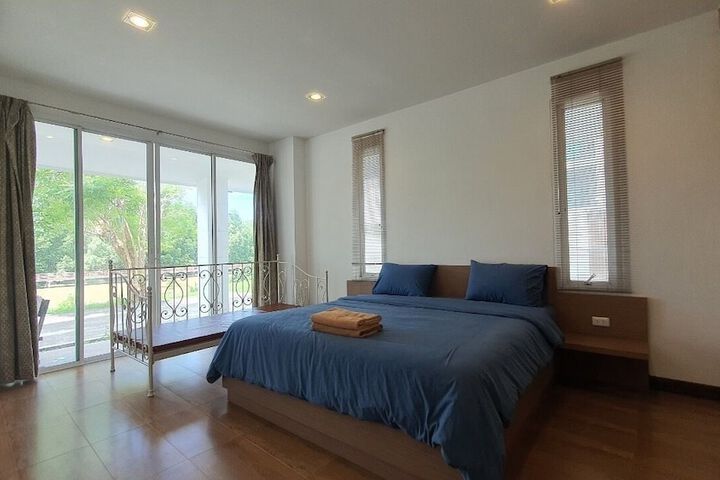 Room 3 of 263