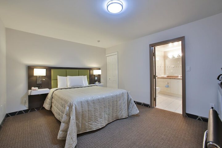 Honeymoon Single Room 1 Queen Bed No Windows (1 of 27)