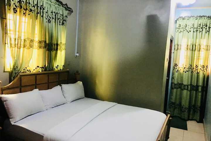 Room 11 of 13