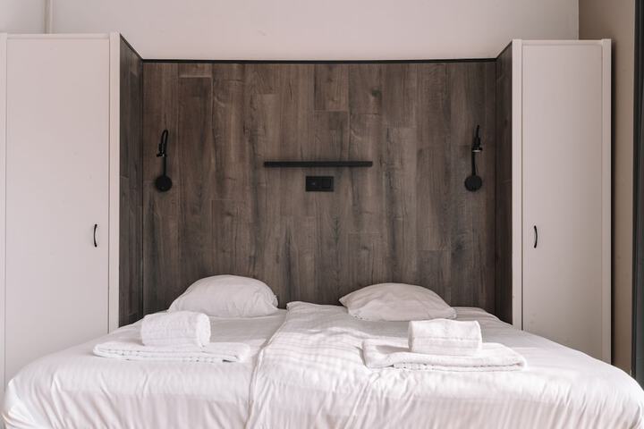 Room 8 of 22
