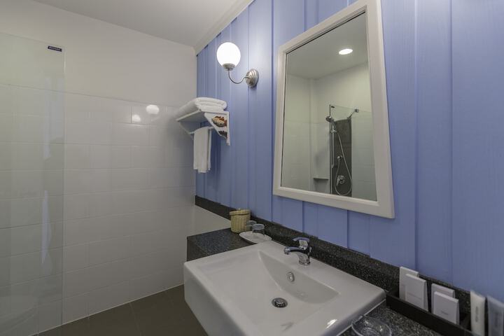 Room 12 of 35