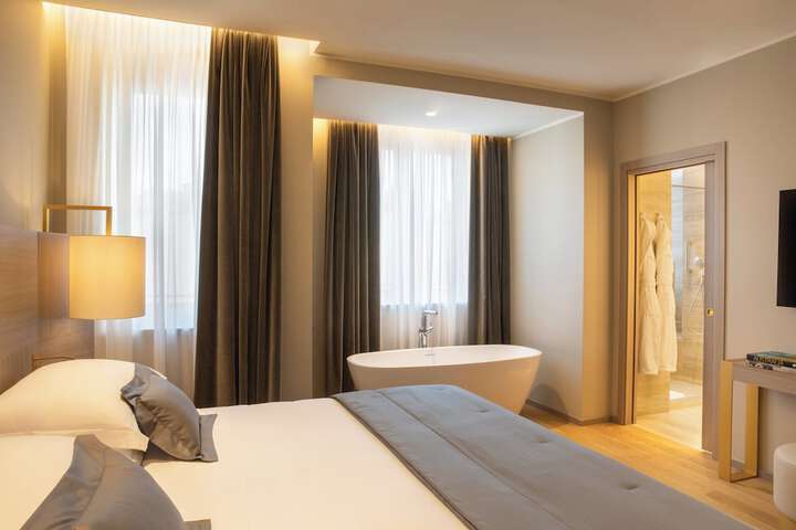 Room 72 of 156
