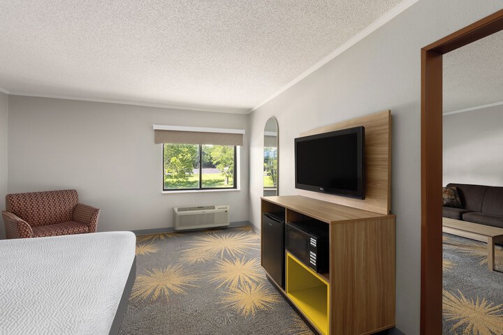 1 King Bed (9 of 25)