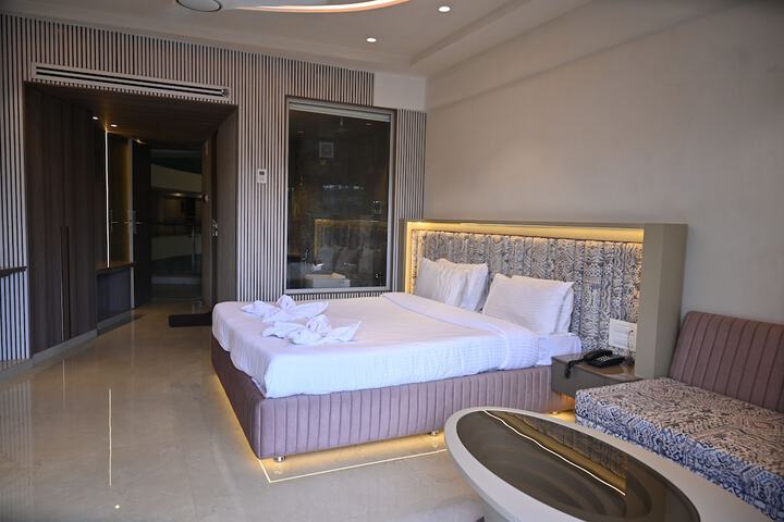 Room 7 of 48