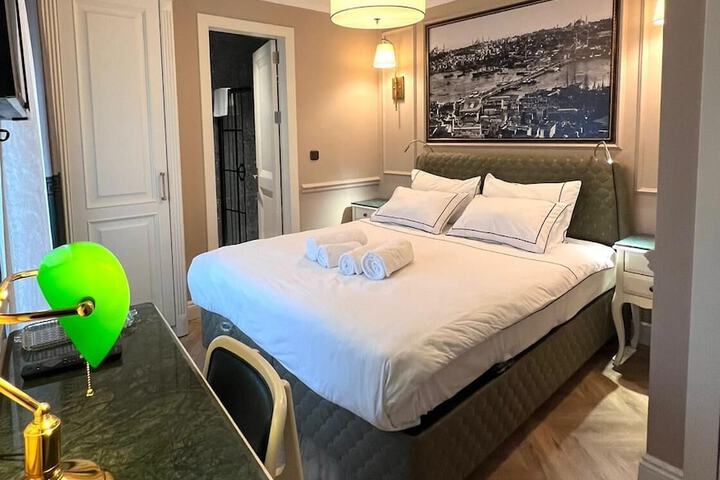 Room 4 of 15