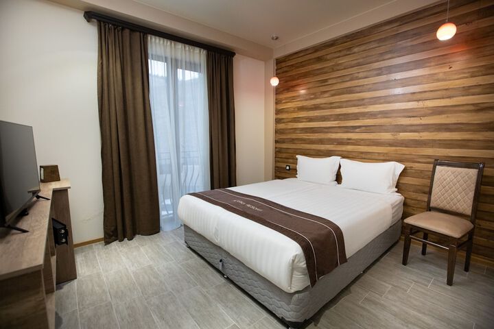 Room 62 of 196