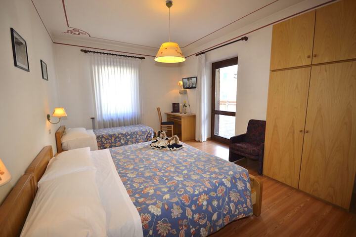 Room 9 of 23