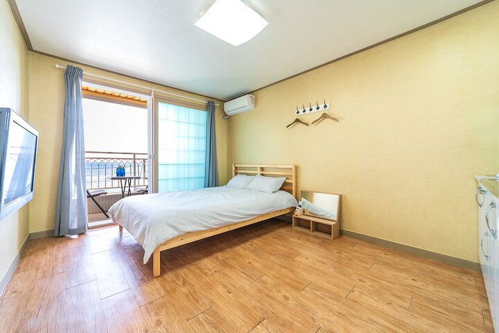 Room 9 of 63