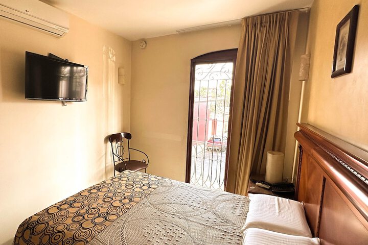 Room 9 of 23